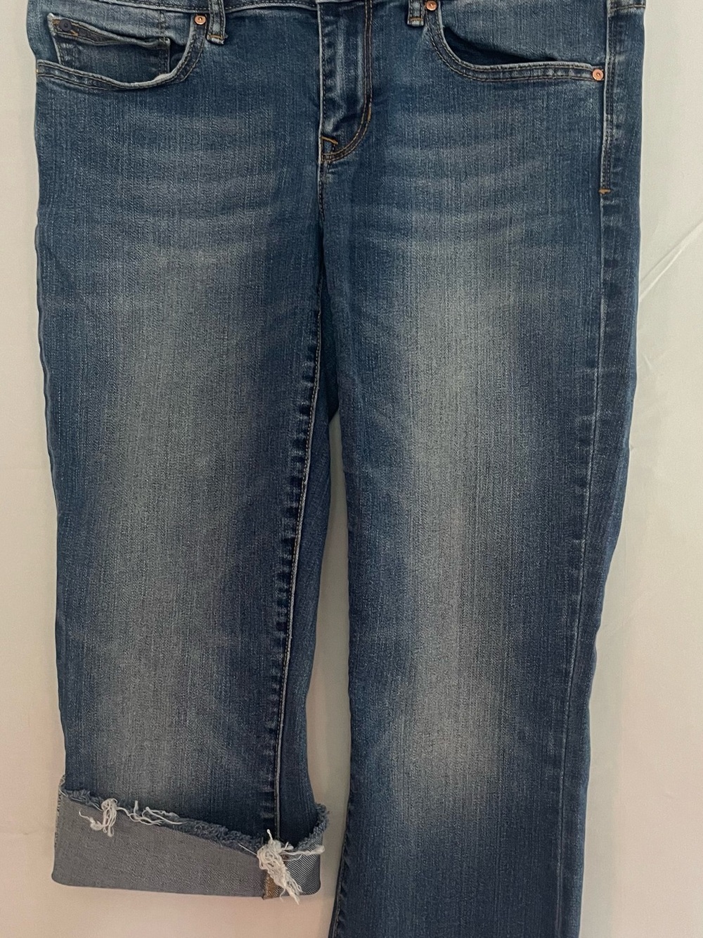 GAP 1969 Curvy Women's Washed Blue Cropped Raw-Hem Jeans